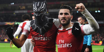 Londoni Arsenali pallurid Pierre-Emerick Aubameyang (maskis) ja Sead Kolašinac. Foto: arsenal.com