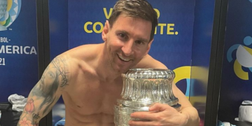 Lionel Messi Copa America võidutrofeega. Foto: Instagram @leomessi